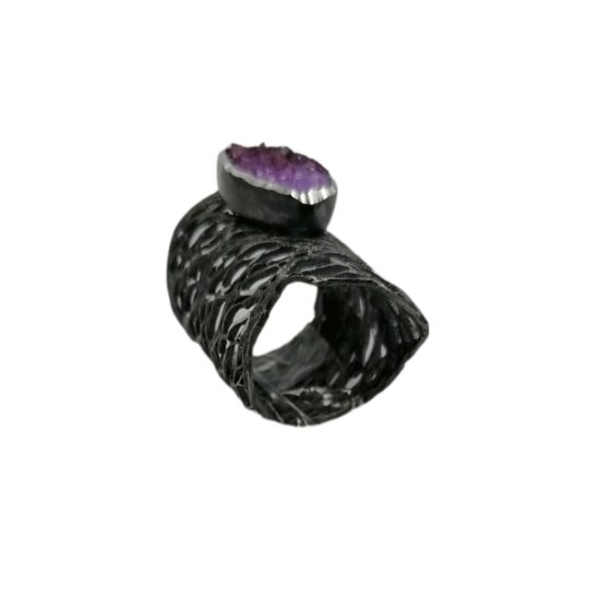 Μαύρο Ασημένιο Δαχτυλίδι με Ημιπολύτιμο Λίθο.