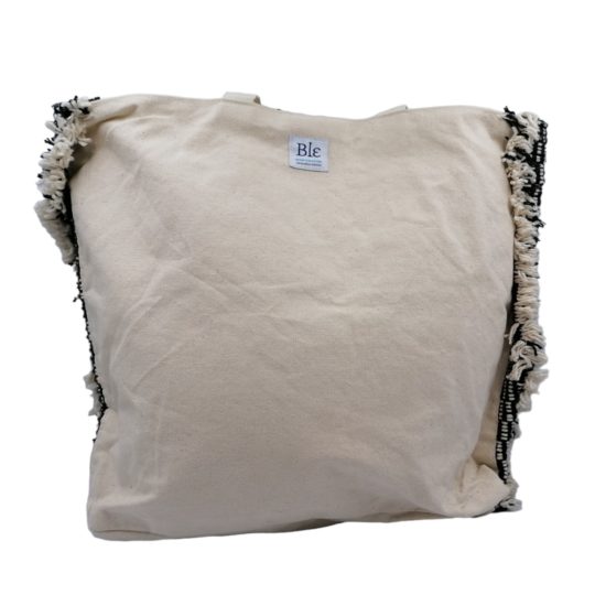 Υφασμάτινη Τσάντα με Κεντημένα Σχέδια σε Άσπρο & Μαύρο .